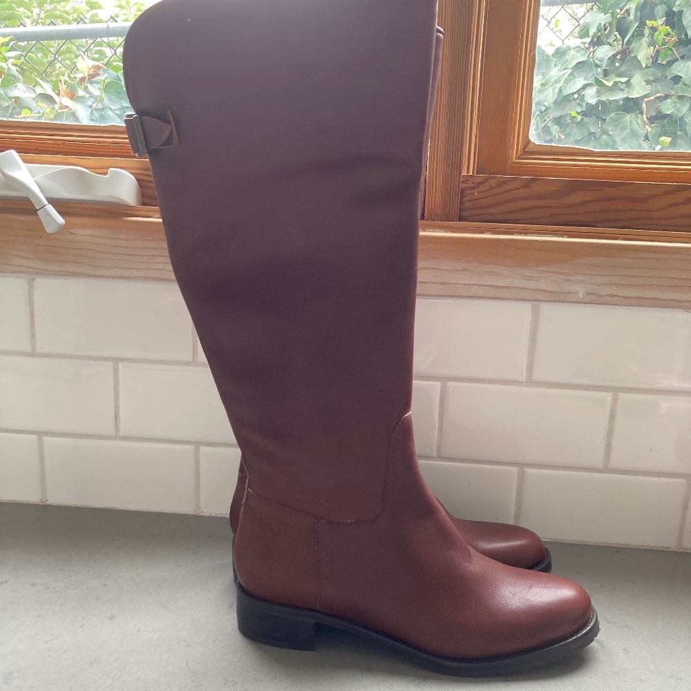 Elegant Brown Heeled Boots - Picture 6 of 12